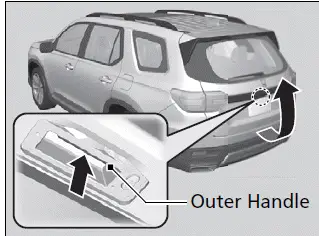 Honda Pilot 2023 - Tailgate / Using the Tailgate Outer Handle